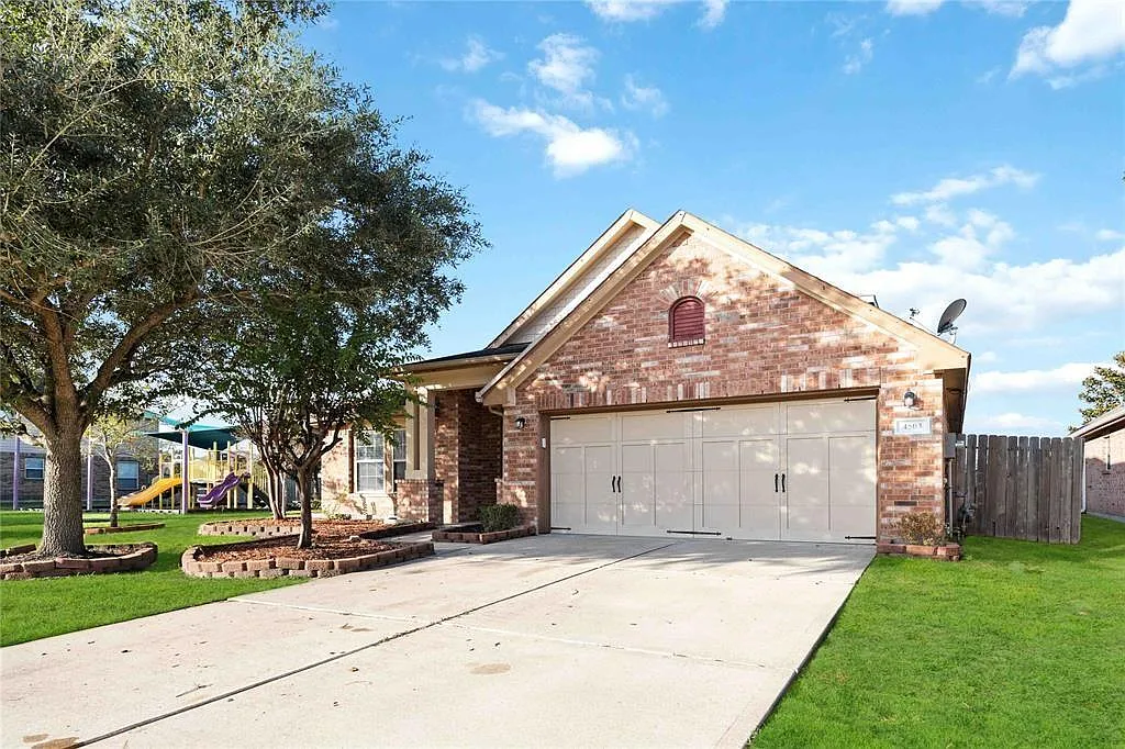 3 bed, 2.5 bath, 2940 sqft, $2,550 — Photo 3