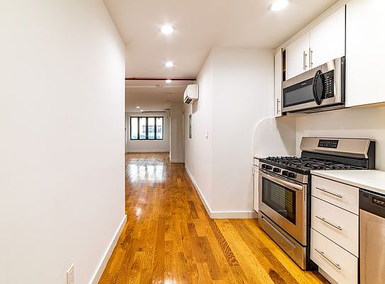 2nd image of 850 Flatbush Ave #2B