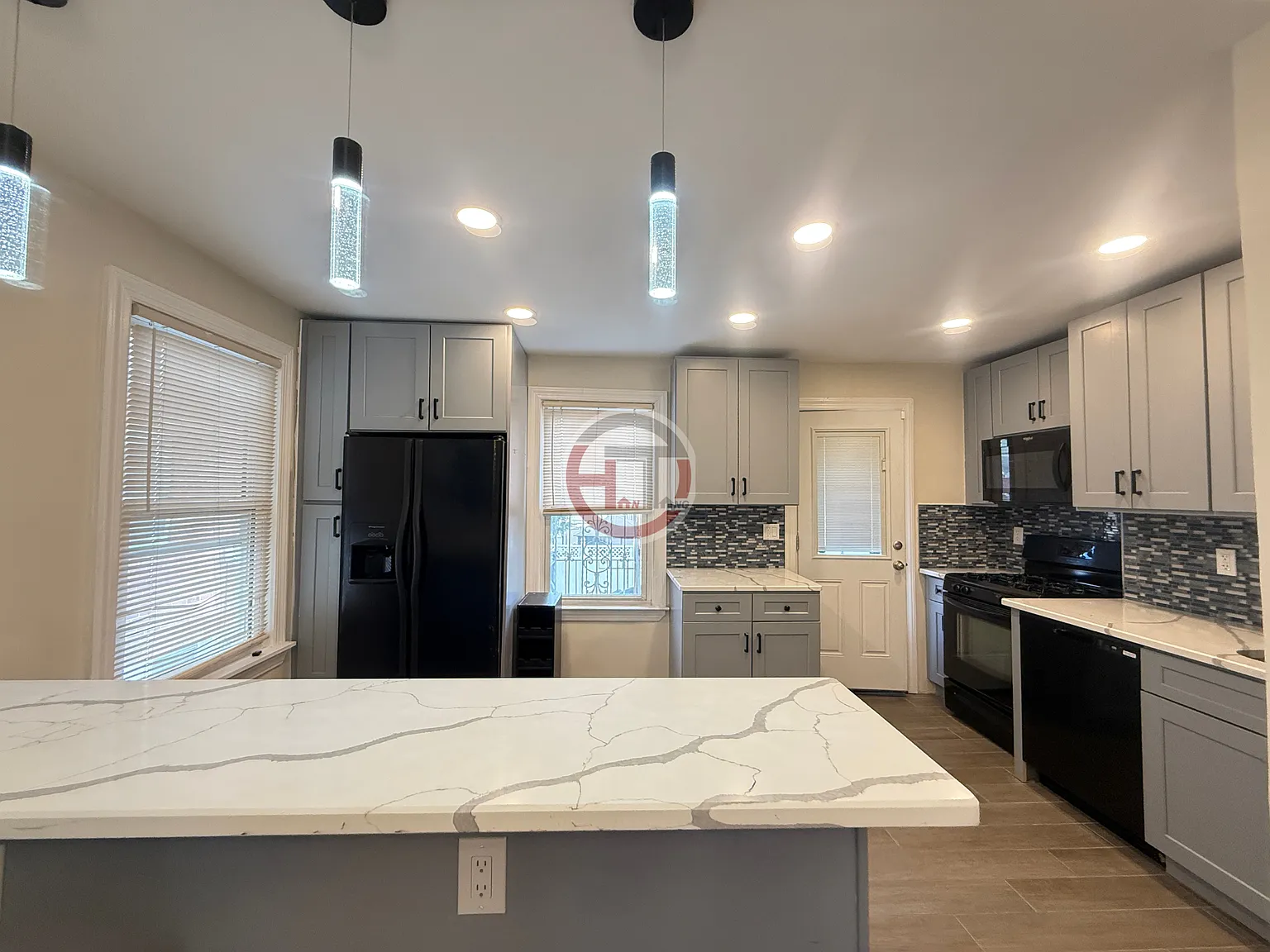 3 bed, 1100 sqft, $3,300 — Photo 1