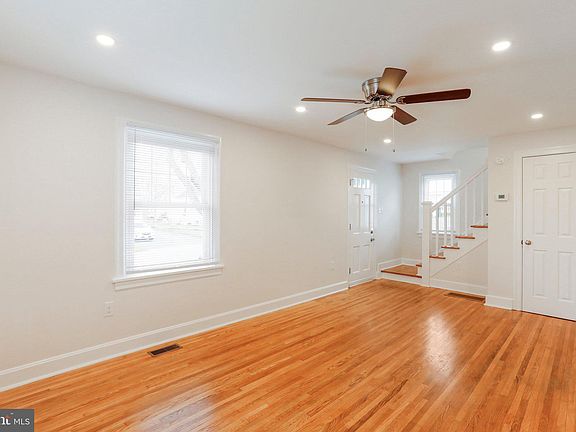5th image of 11023 Lincoln Ave