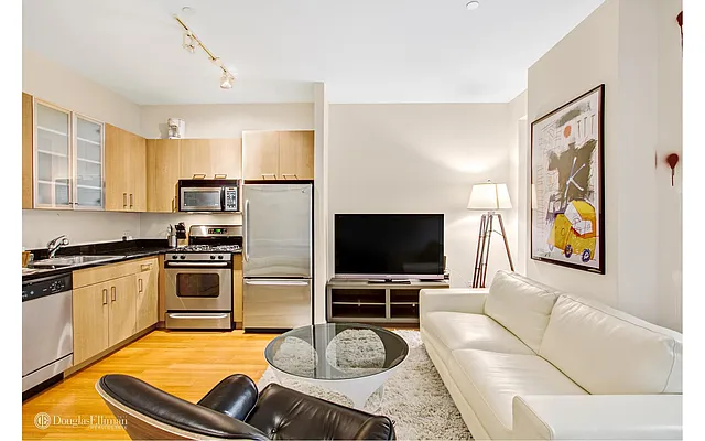 Rented by Douglas Elliman | media 23