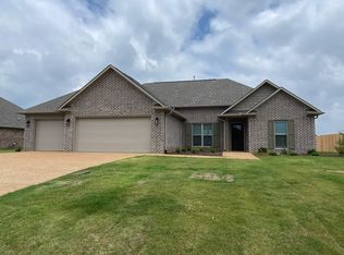 247 Strawberry Ridge Dr, Medina, TN 38355