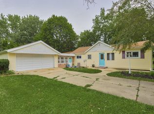 W1004 Golden Glow Rd, Genoa City, WI 53128