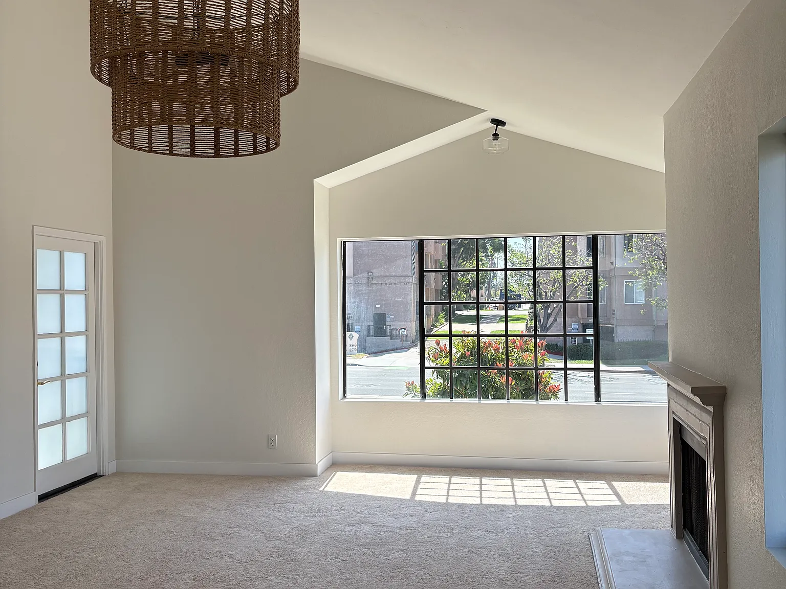 2 bed, 1212 sqft, $3,990 — Photo 3