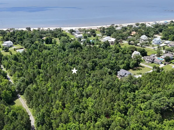Hoffman Ln, Waveland, MS 39576