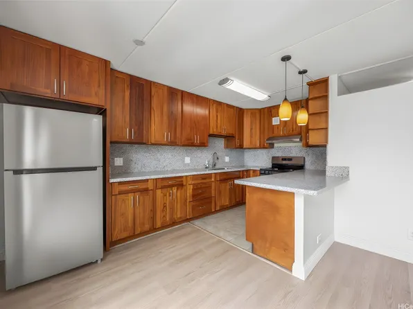 910 Ahana St APT 201, Honolulu, HI 96814