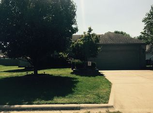 1112 W McGuffey St, Ozark, MO 65721
