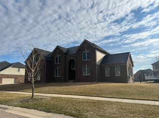 24712 Driftwood Dr, Novi, MI 48374