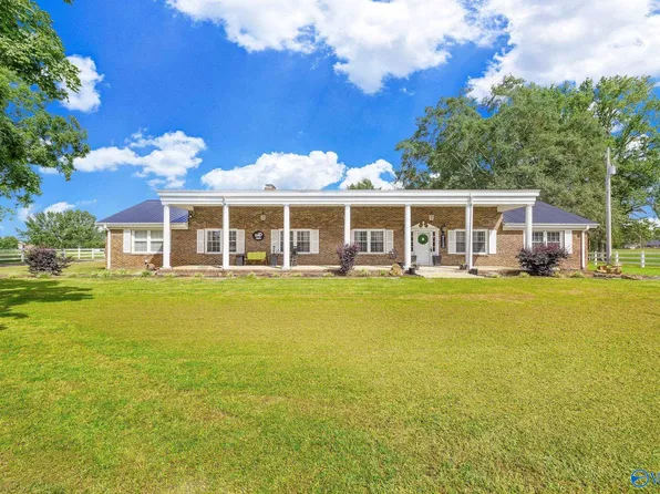 2218 Highpoint Rd, Albertville, AL 35950