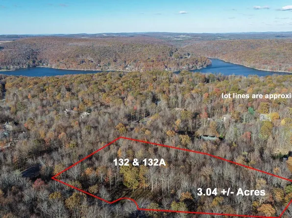 132 &132a Tarn Dr, Oakland, MD 21550