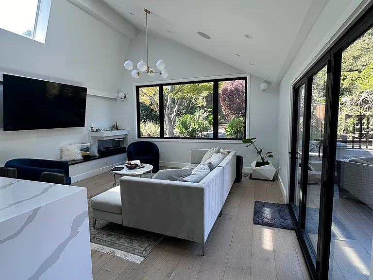 Morning Sun Ave — Photo 1