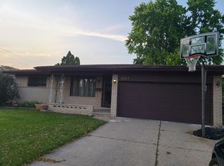 3357 Winterfield Dr, Warren, MI 48092