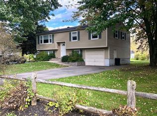 6668 Lakeside Rd, Ontario, NY 14519