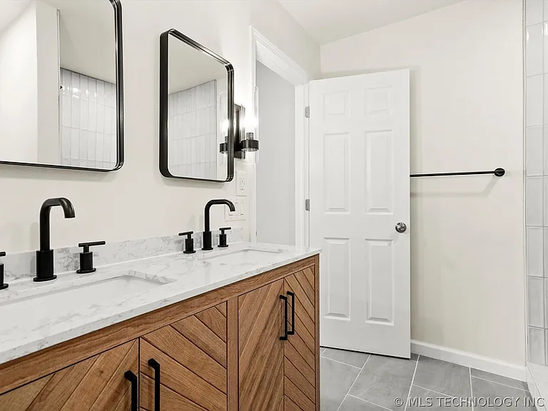 524 W Toledo St — Photo 16