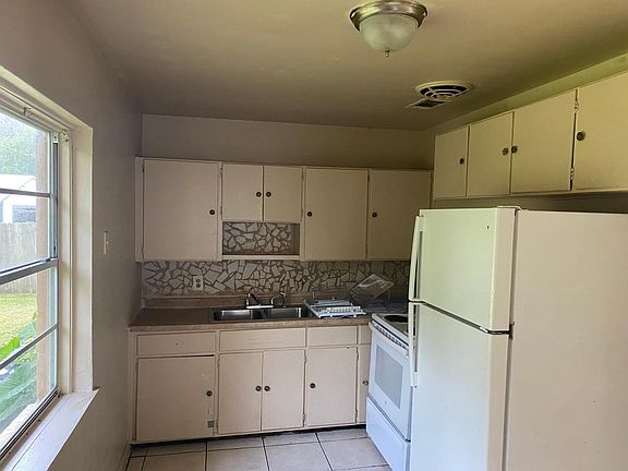 5th image of 5550 Mayfair Dr