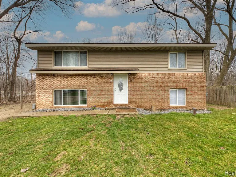 217 Glenmoor St — Photo 11