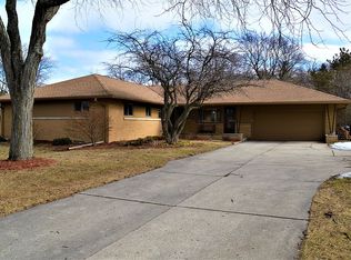 534 E Bay Point Rd, Bayside, WI 53217