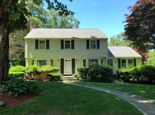 11 Nantucket Rd, Wellesley, MA 02481