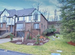 425 Forest Highlands Dr, Pittsburgh, PA