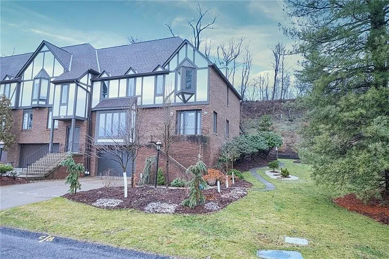 425 Forest Highlands Dr photo 1