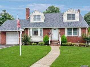 174 East Ave, Hicksville, NY 11801