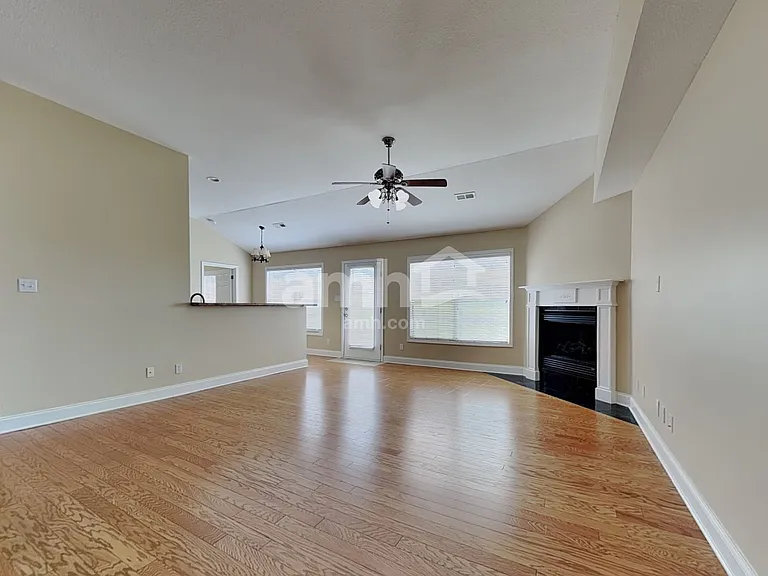 1061 Saint Johns Dr — Photo 6