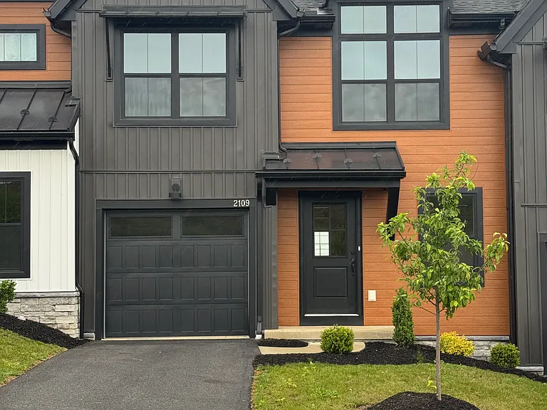 2109 S Autumn Chase Dr — Photo 1