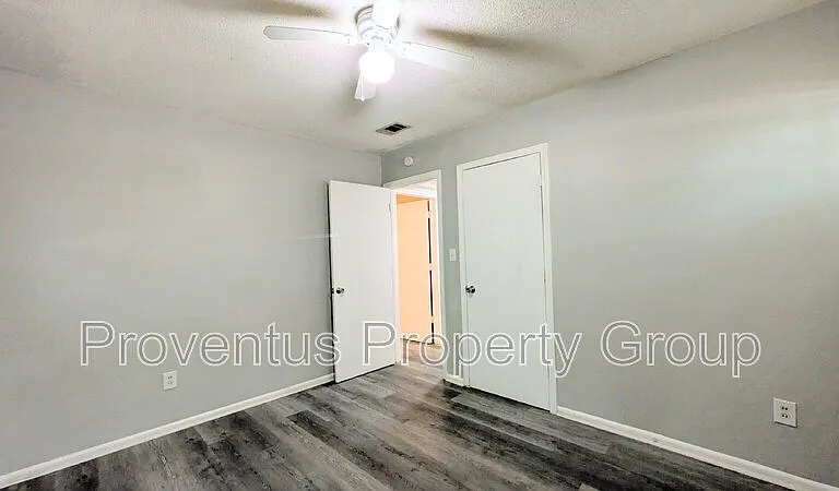 4527 Versailles Dr — Photo 25