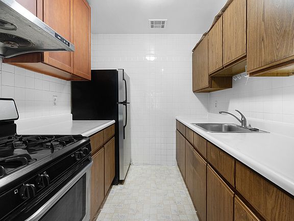 4th image of 305 Cherry St APT G3