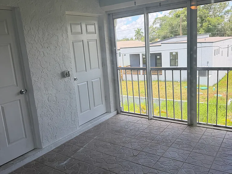 2735 Magdalina Dr #2D — Photo 4