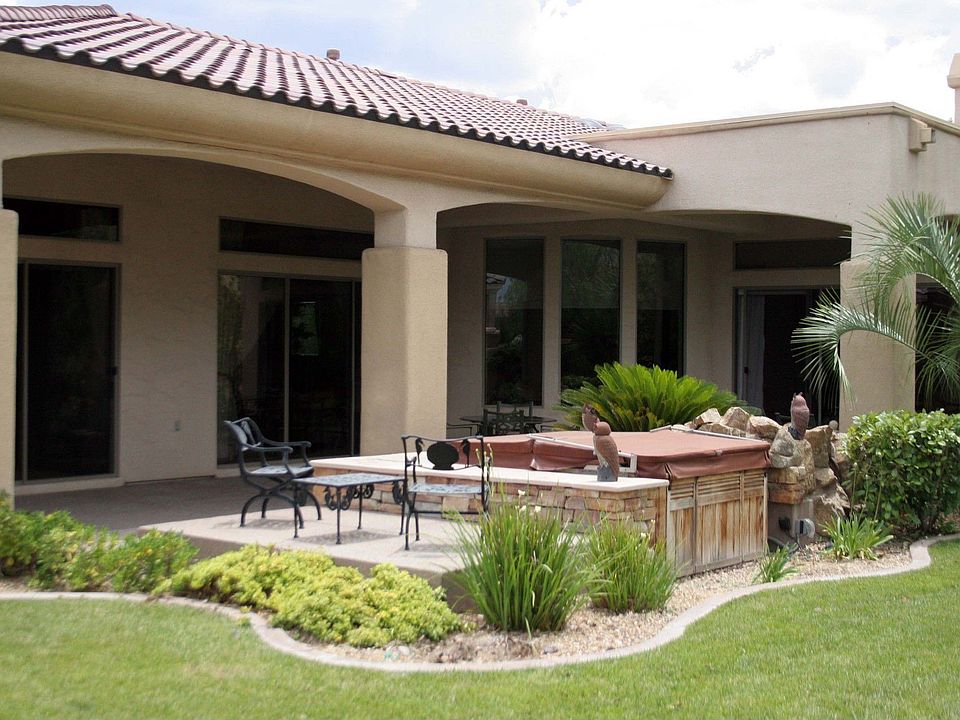 Covered Patio & Spa