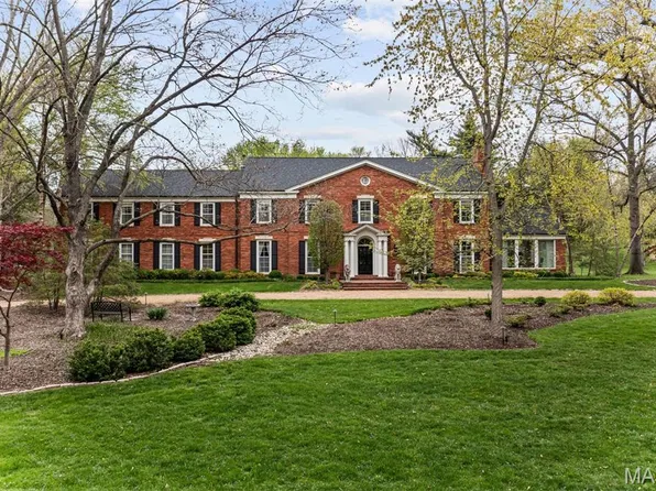 21 Log Cabin Dr, Saint Louis, MO 63124