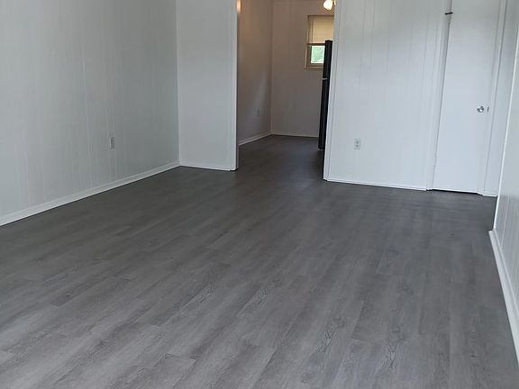 4th image of 120 Garrett Ln #120