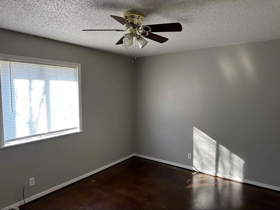 2nd image of 206 Memory Ln #210