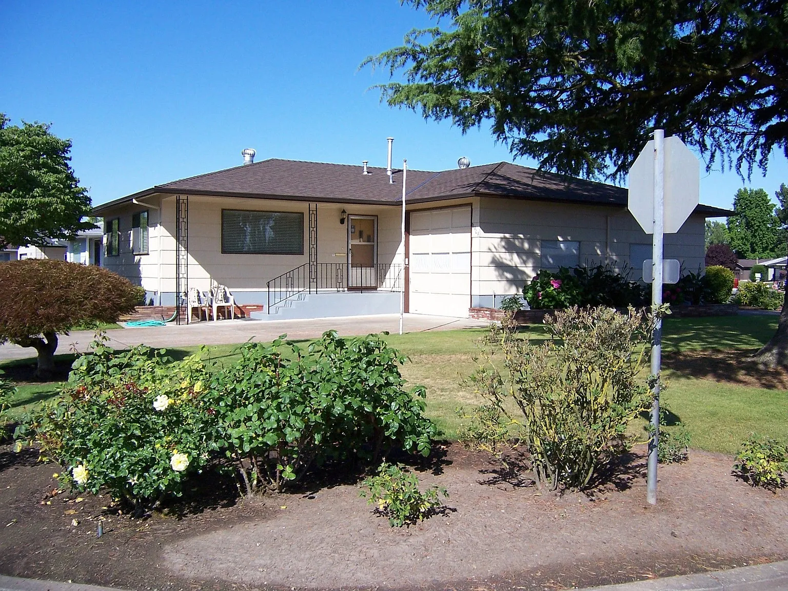 1909 Country Club Rd photo 1