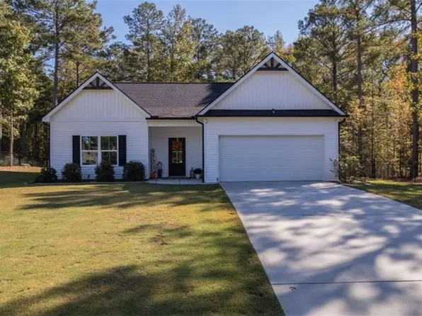 659 Park Pine Cir, Grantville, GA 30220