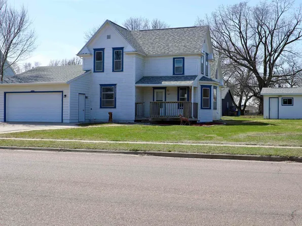 305 N Main St, Lennox, SD 57039