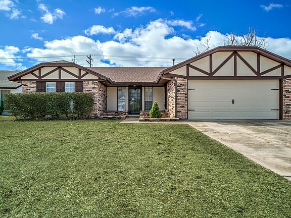 4th image of 716 Royal Ln