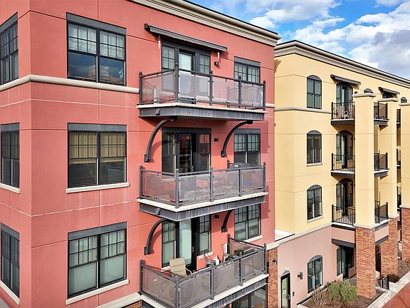 3rd image of 875 Wyoming St Suite 301