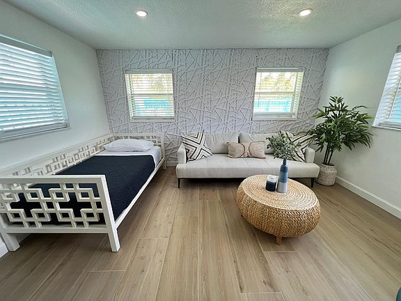 2nd image of 1105 NE 10th St APT 2