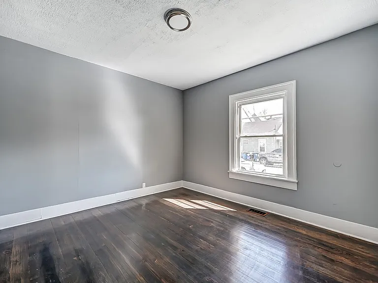 1257 Leonhard St — Photo 23