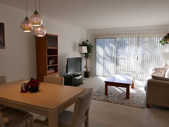 2nd image of 5300 Carriageway Dr APT 104