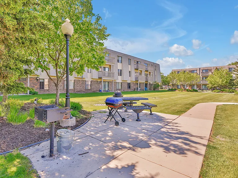 Eagle Pointe Community & BBQ Area