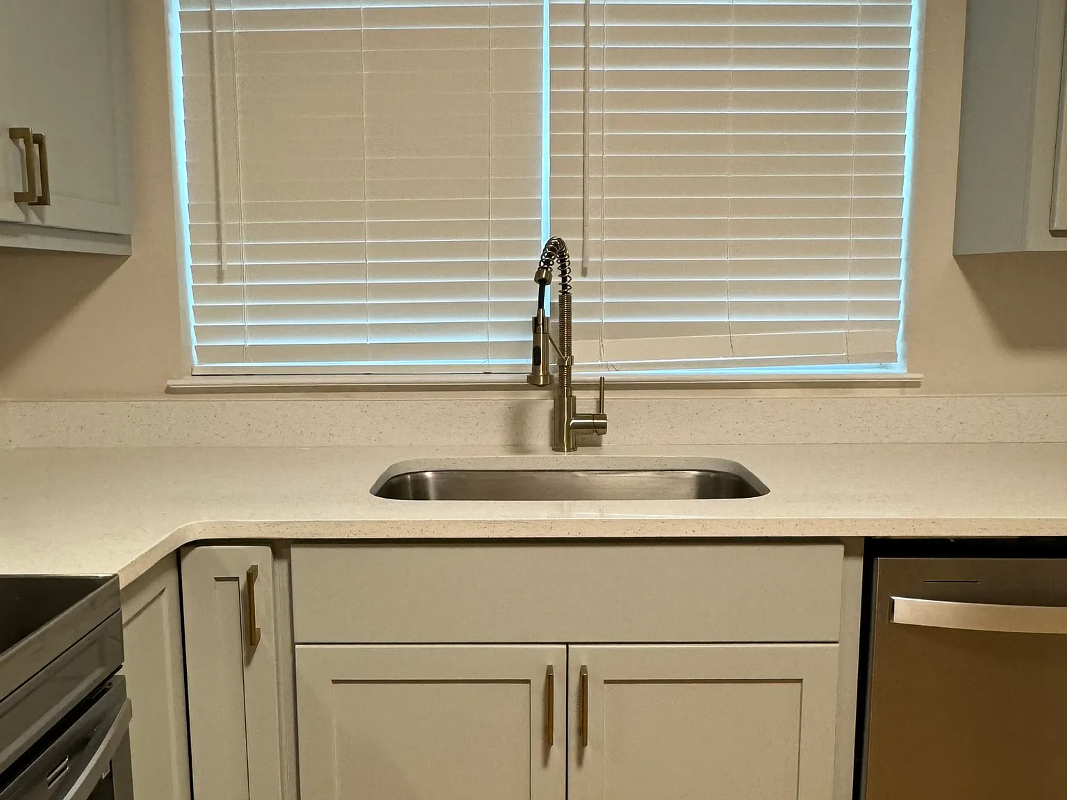 1 bed, 900 sqft, $1,100 — Photo 3