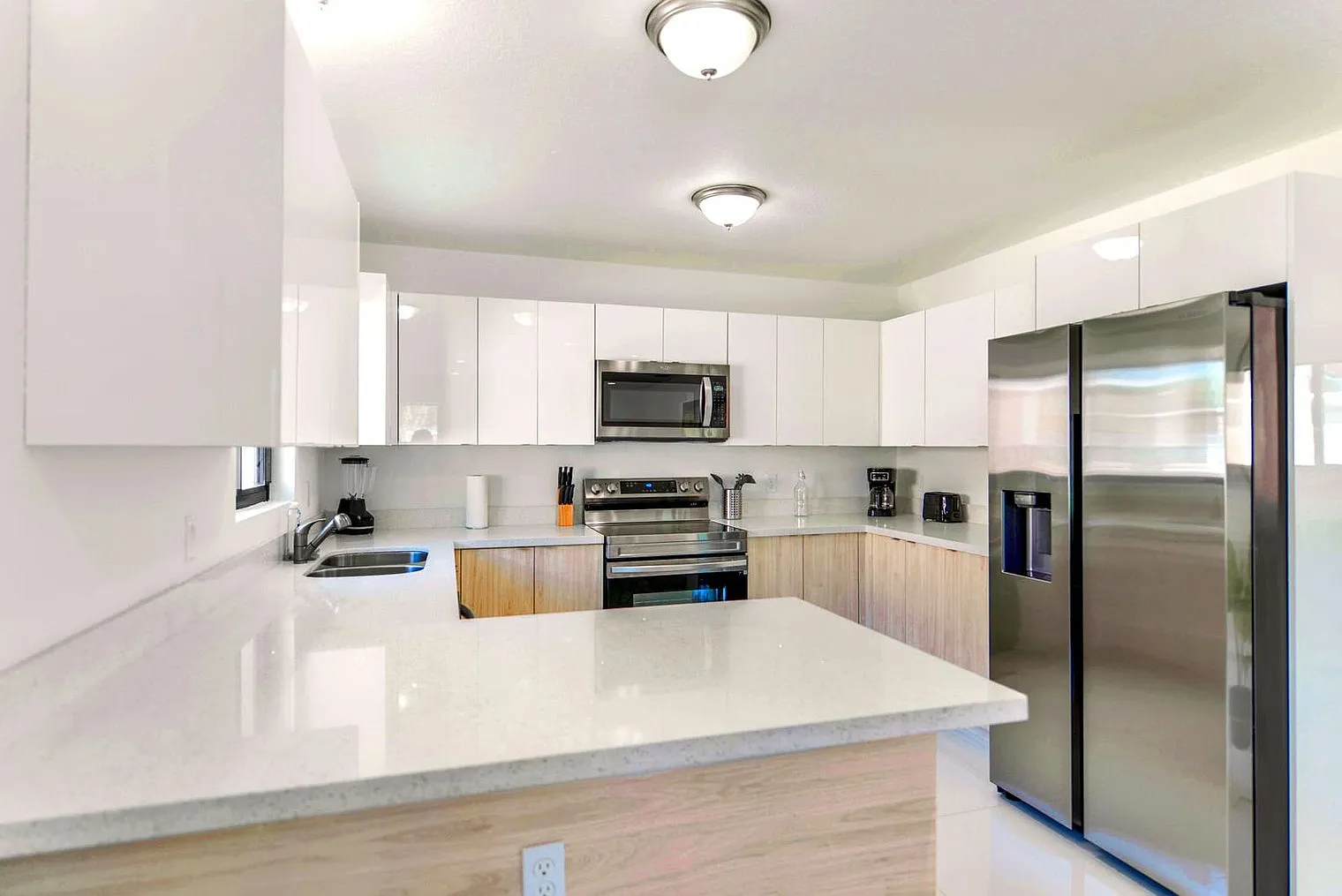 3 bed, 2.0 bath, 1065 sqft, $3,729 — Photo 3
