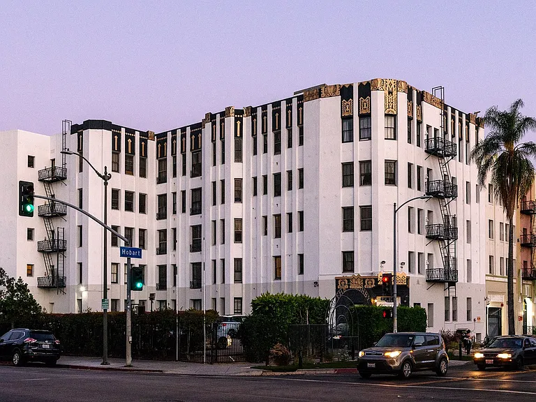 Kingsley Tower Apartments — Photo 51