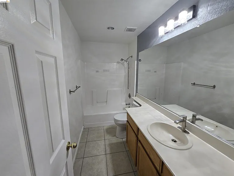 5128 Hereford Ct — Photo 11
