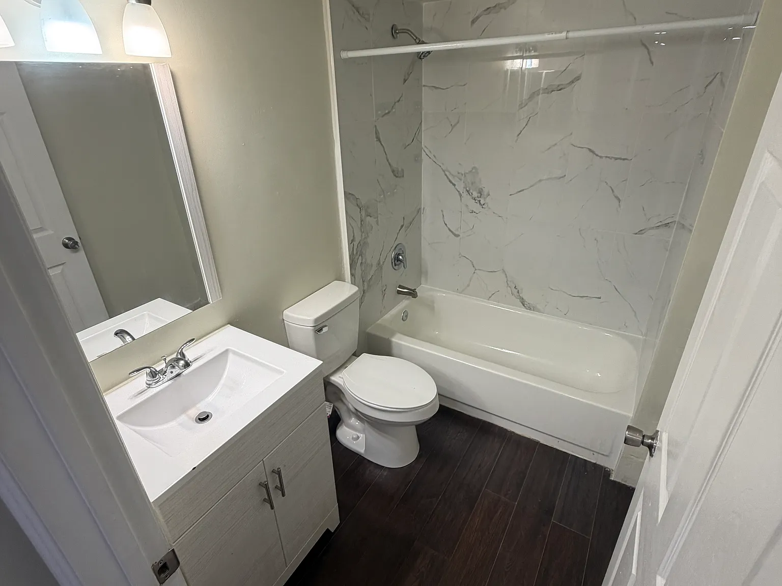 Sunset Square Apartments — Photo 3