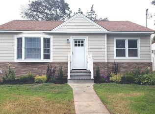 29 Martin Rd S, Bethpage, NY 11714