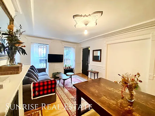 Rented by Sunrise Real Estate | media 7